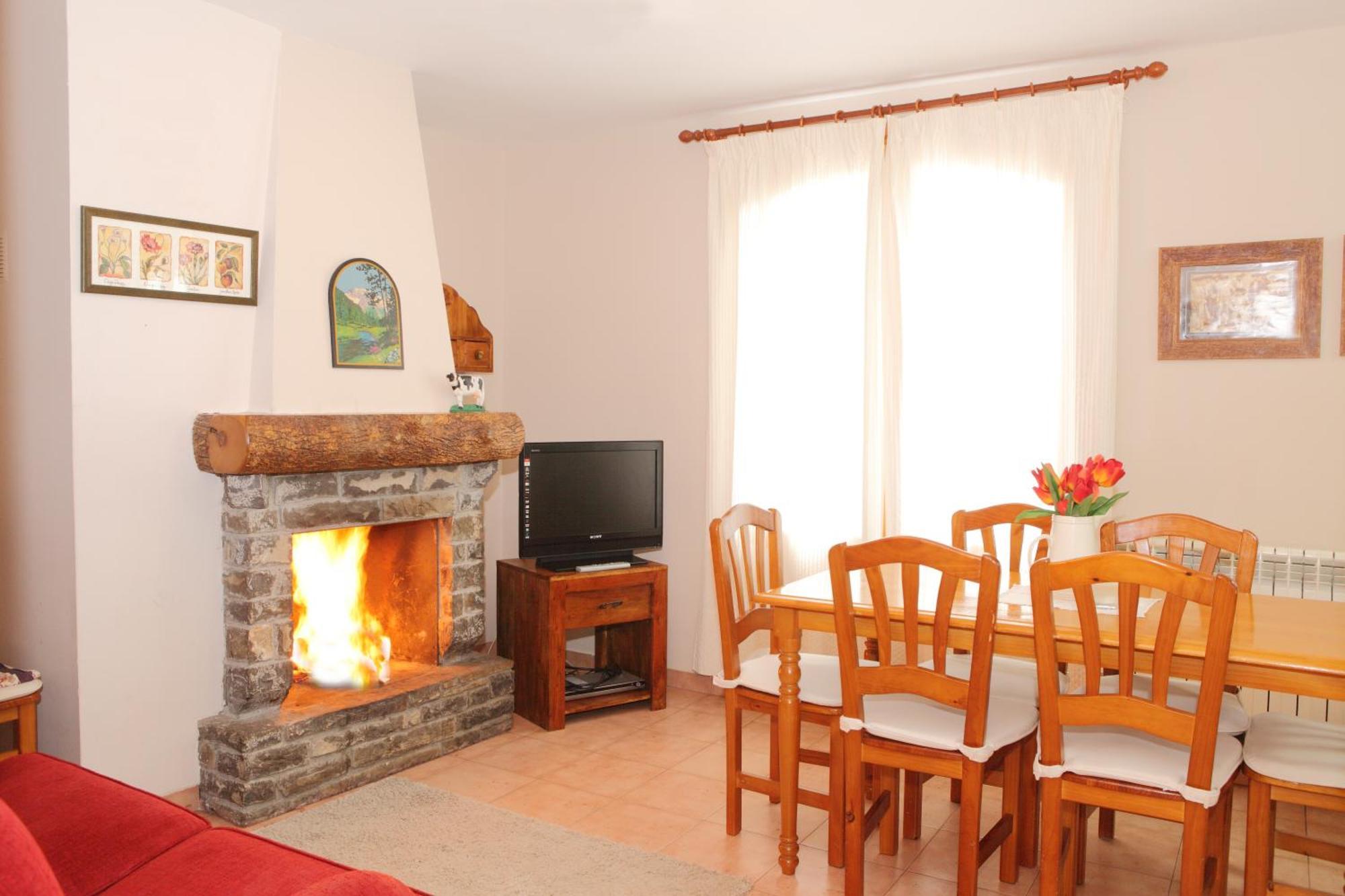 Apartamentos Alba Casa Alquesera Sahun Exteriör bild